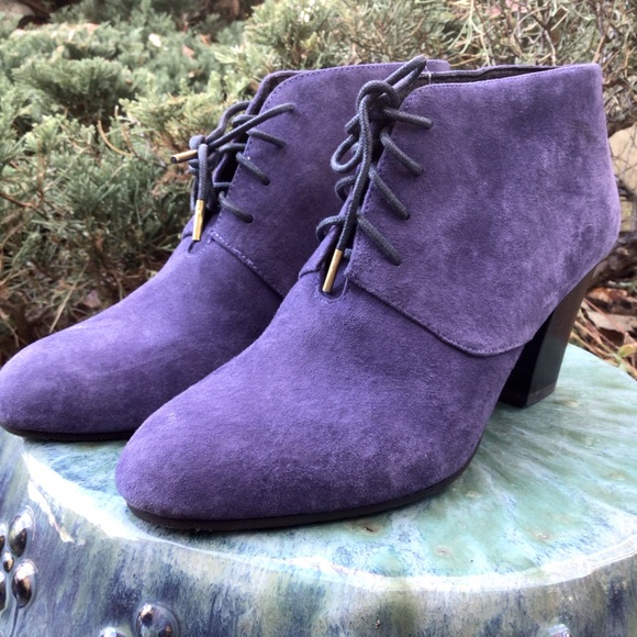 ISSAC Mizrahi Live (8M) WOMEN’S Suede Leather Lace-up ankle Bootie in purple. - Picture 2 of 8